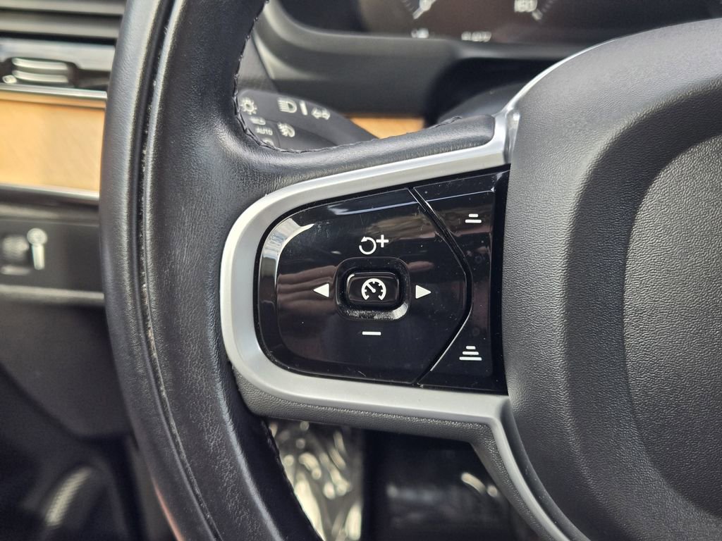 Used 2022 Volvo XC90 T6 Momentum w/ Advanced Package image 29