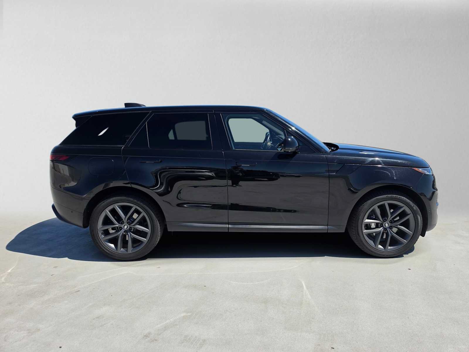 Used 2023 Land Rover Range Rover Sport SE AWD/4WD image 6
