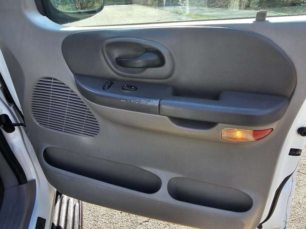 Used 2001 Ford F150 XLT image 17