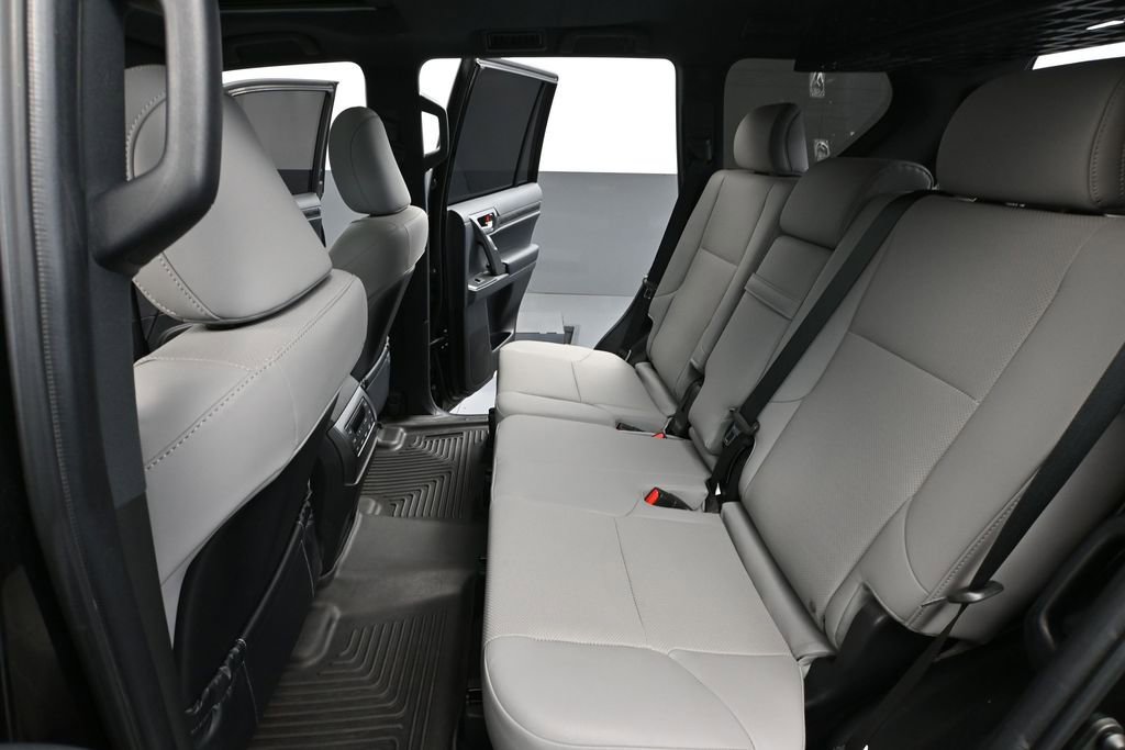 Used 2023 Lexus GX 460 w/ Black Line Special Edition AWD/4WD image 40