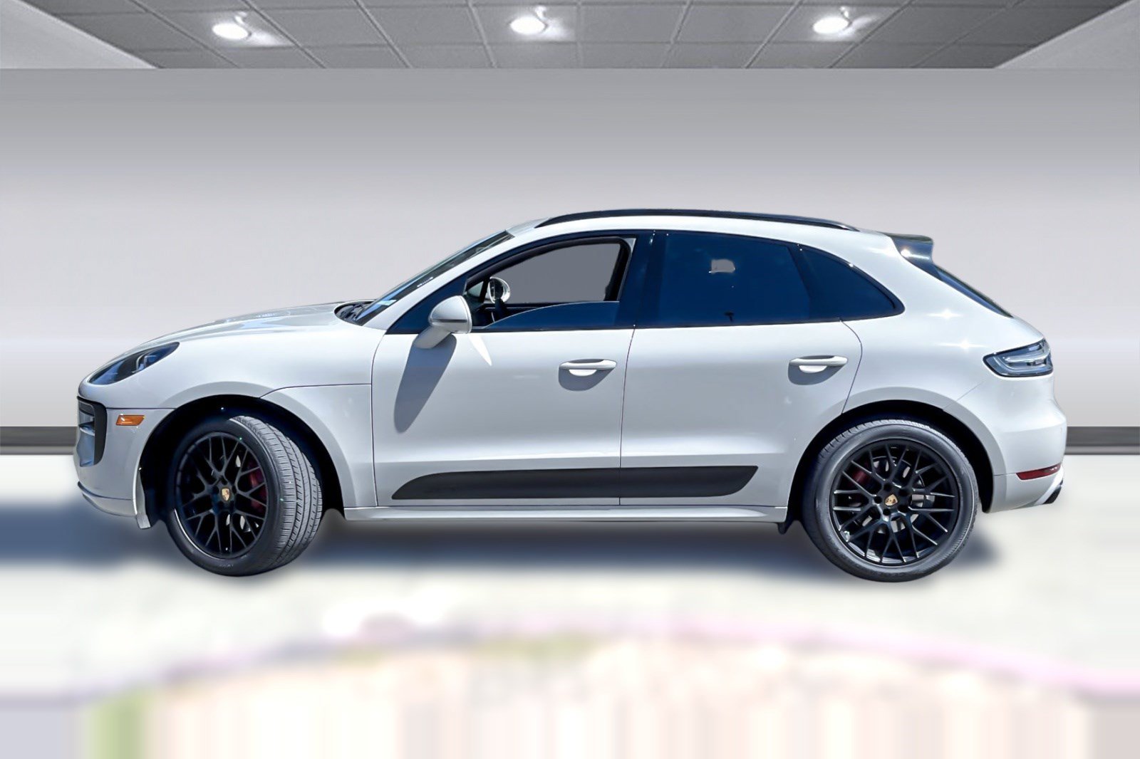 Used 2021 Porsche Macan GTS AWD/4WD image 2