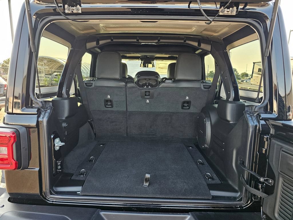 New 2025 Jeep Wrangler Unlimited Rubicon AWD/4WD image 28