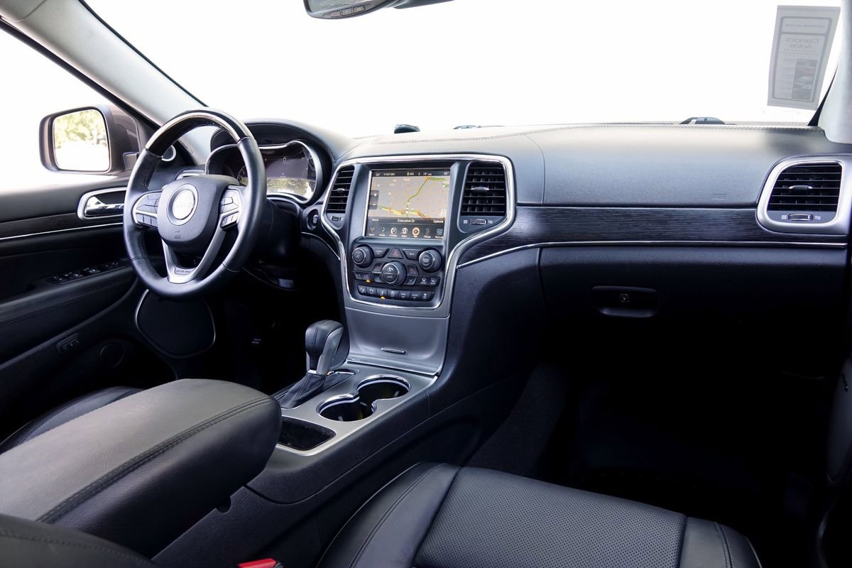 Used 2017 Jeep Grand Cherokee Summit w/ Platinum Series Group image 8