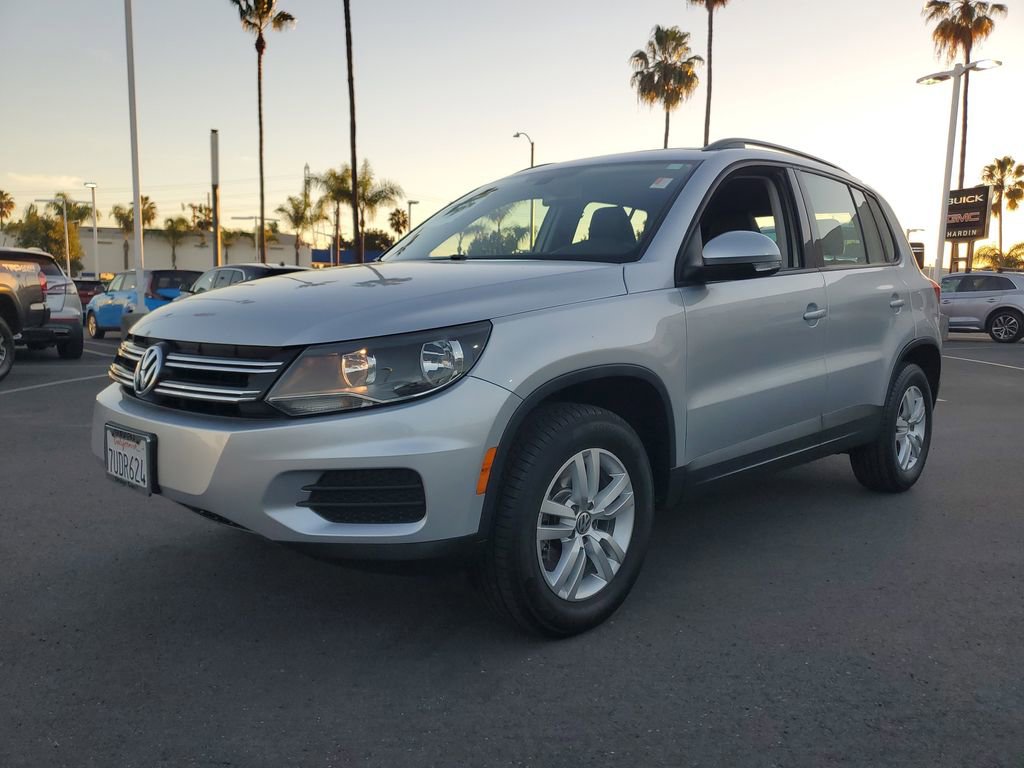 Used 2017 Volkswagen Tiguan S image 2