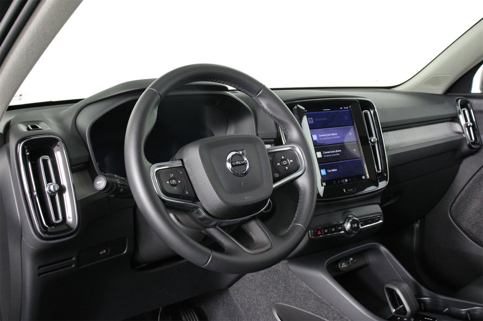 Certified 2025 Volvo XC40 B5 Core image 14