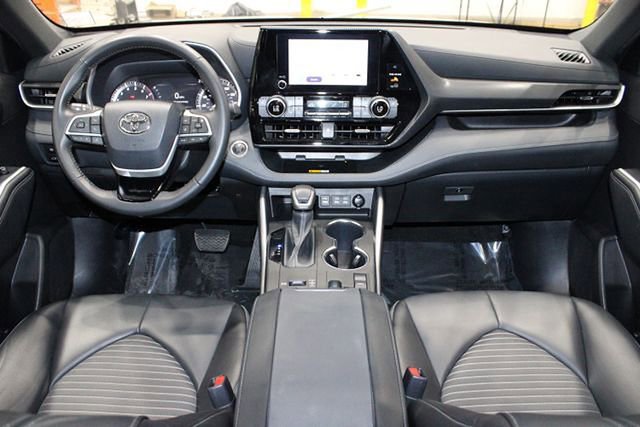 Used 2024 Toyota Highlander XSE image 30