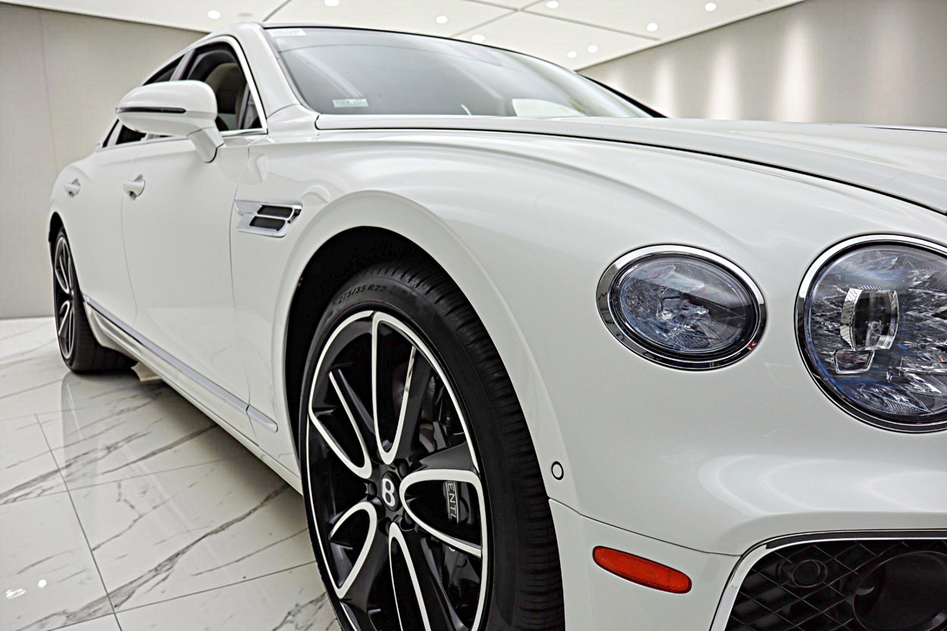 Used 2024 Bentley Flying Spur S V8 image 18