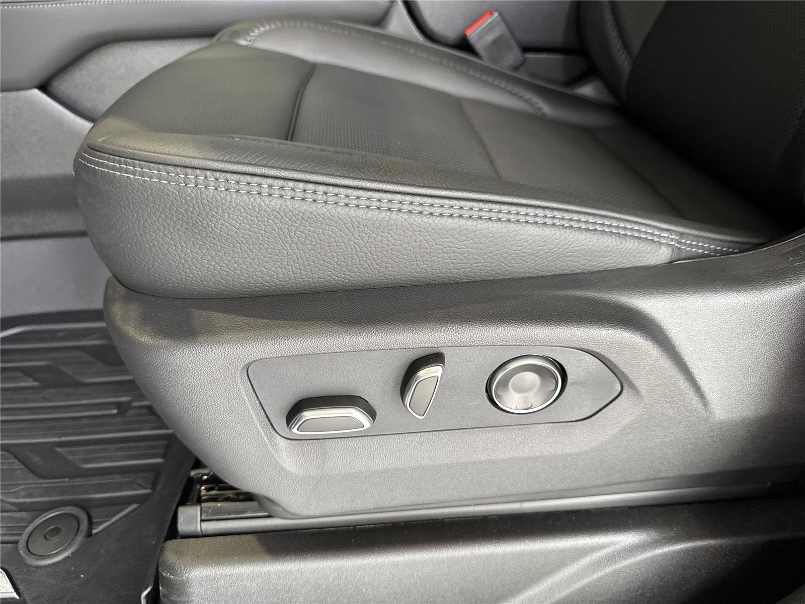 New 2026 GMC Yukon XL Denali w/ Sun & Power Step Package RWD image 12