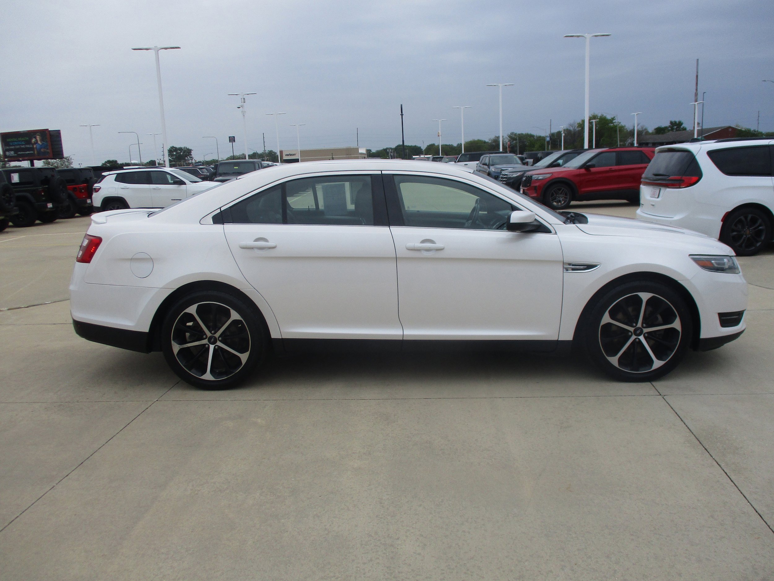 Used 2016 Ford Taurus SEL w/ Equipment Group 201A FWD image 6