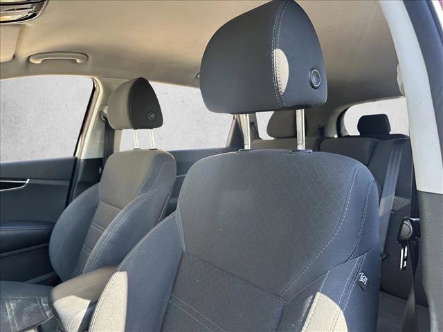 Used 2020 Kia Sorento LX image 9