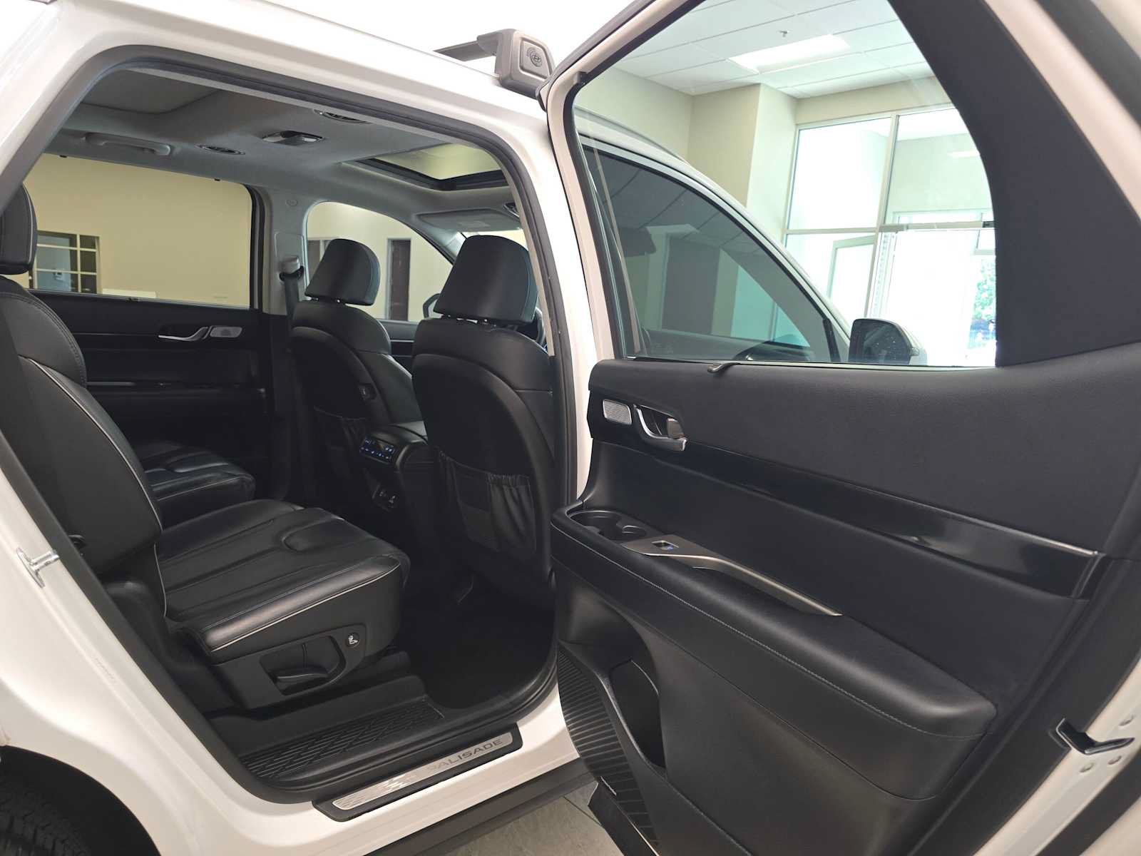 Used 2021 Hyundai Palisade Limited w/ Winter Package AWD/4WD image 27