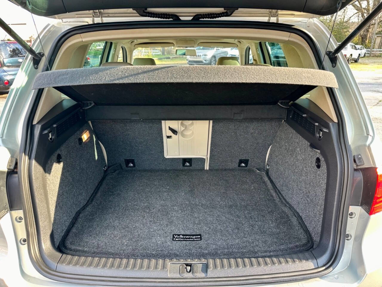 Used 2013 Volkswagen Tiguan SE image 14