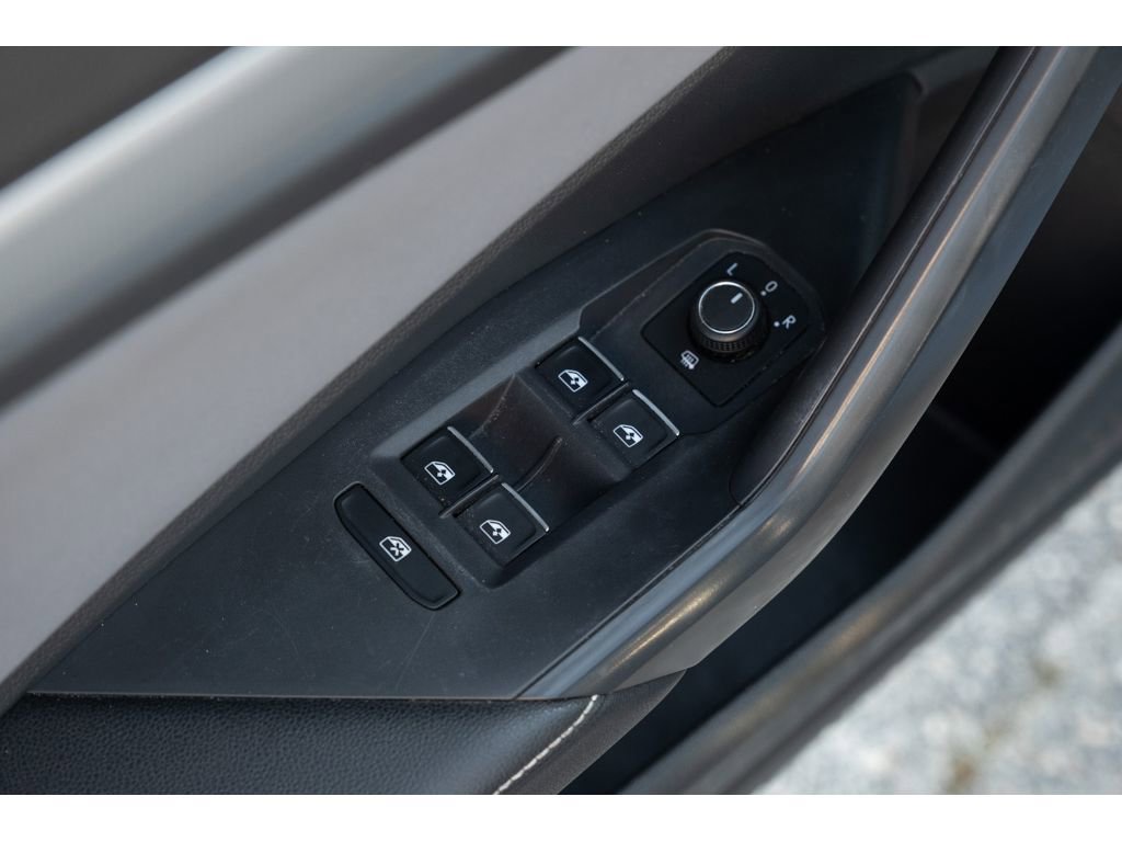 Used 2025 Volkswagen Jetta SE image 14