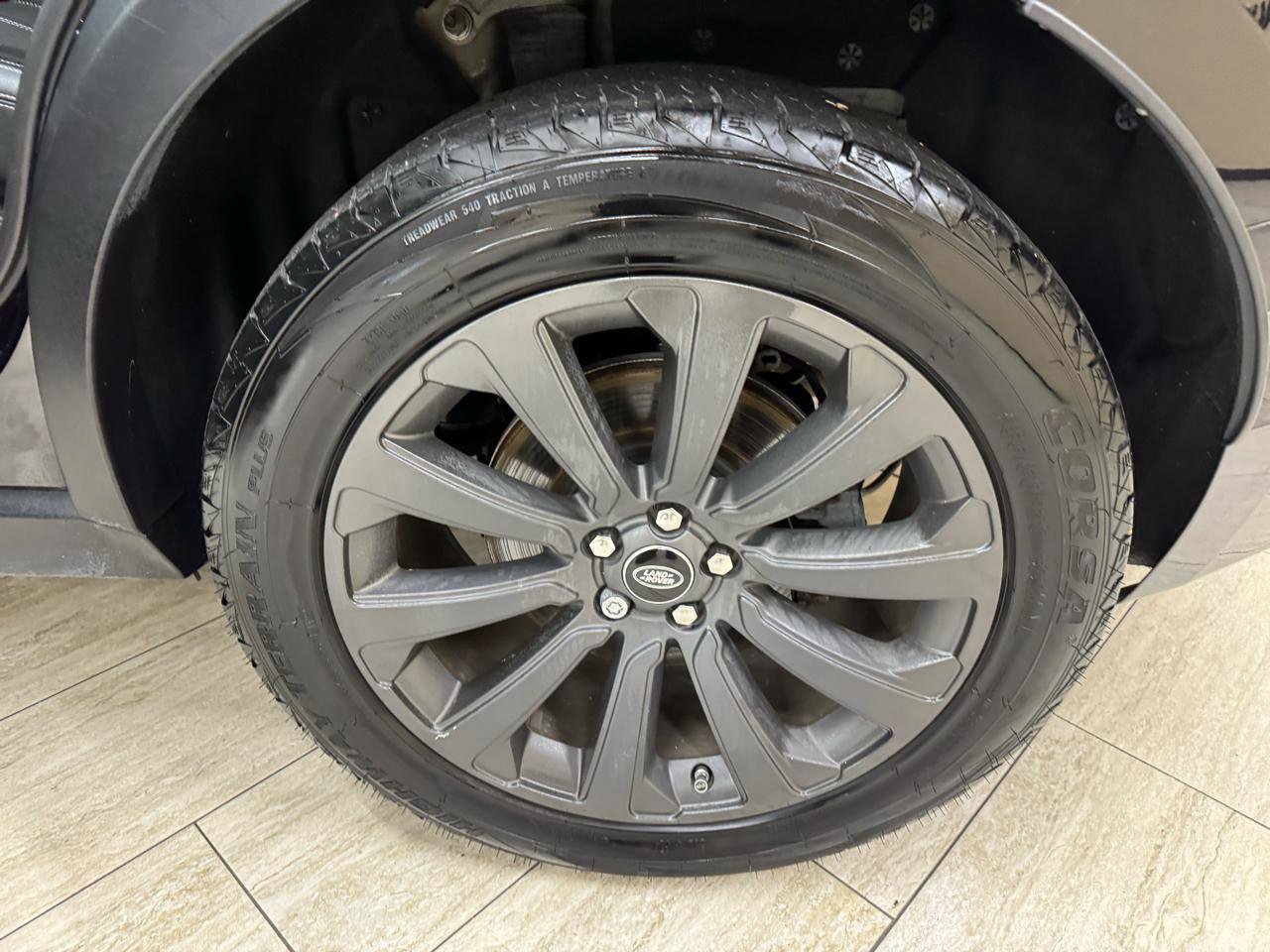 Used 2018 Land Rover Range Rover Velar R-Dynamic SE image 31