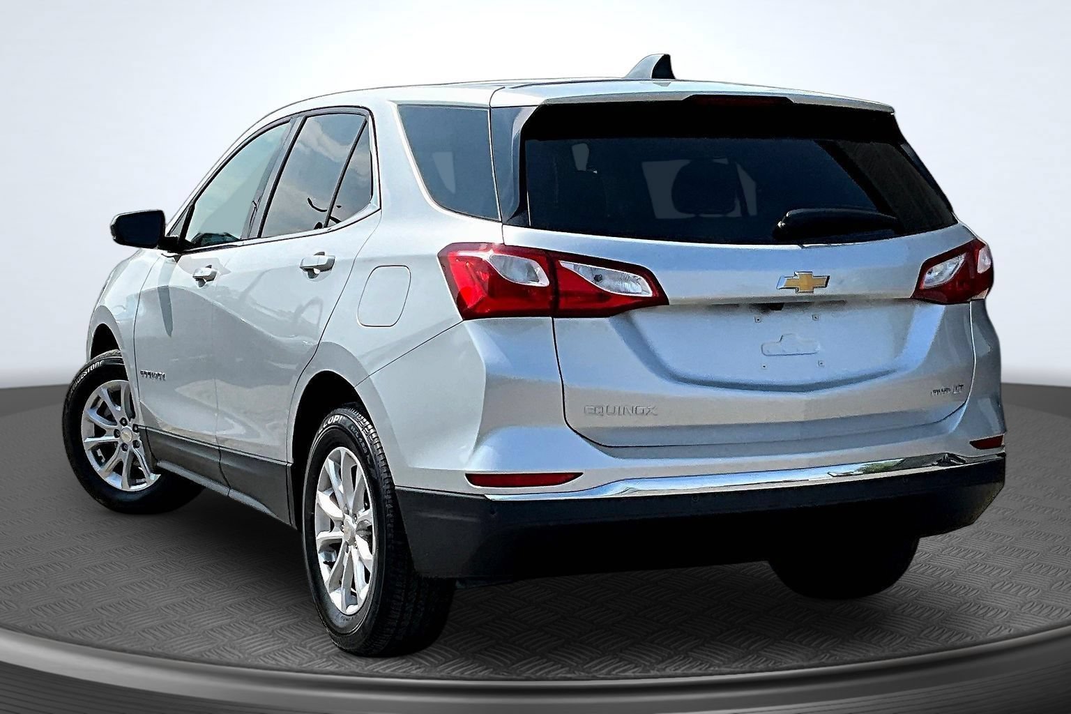 Used 2020 Chevrolet Equinox LT w/ Driver Convenience Package AWD/4WD image 3
