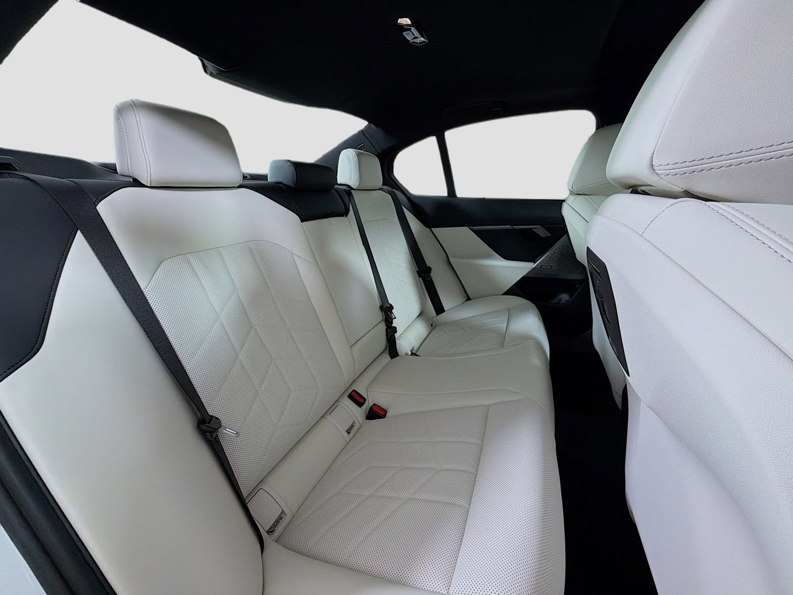 New 2026 BMW 530i xDrive w/ M Sport Package AWD/4WD image 30