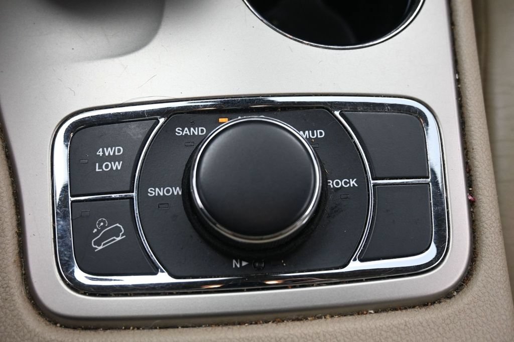 Used 2014 Jeep Grand Cherokee Limited w/ Luxury Group II AWD/4WD image 29