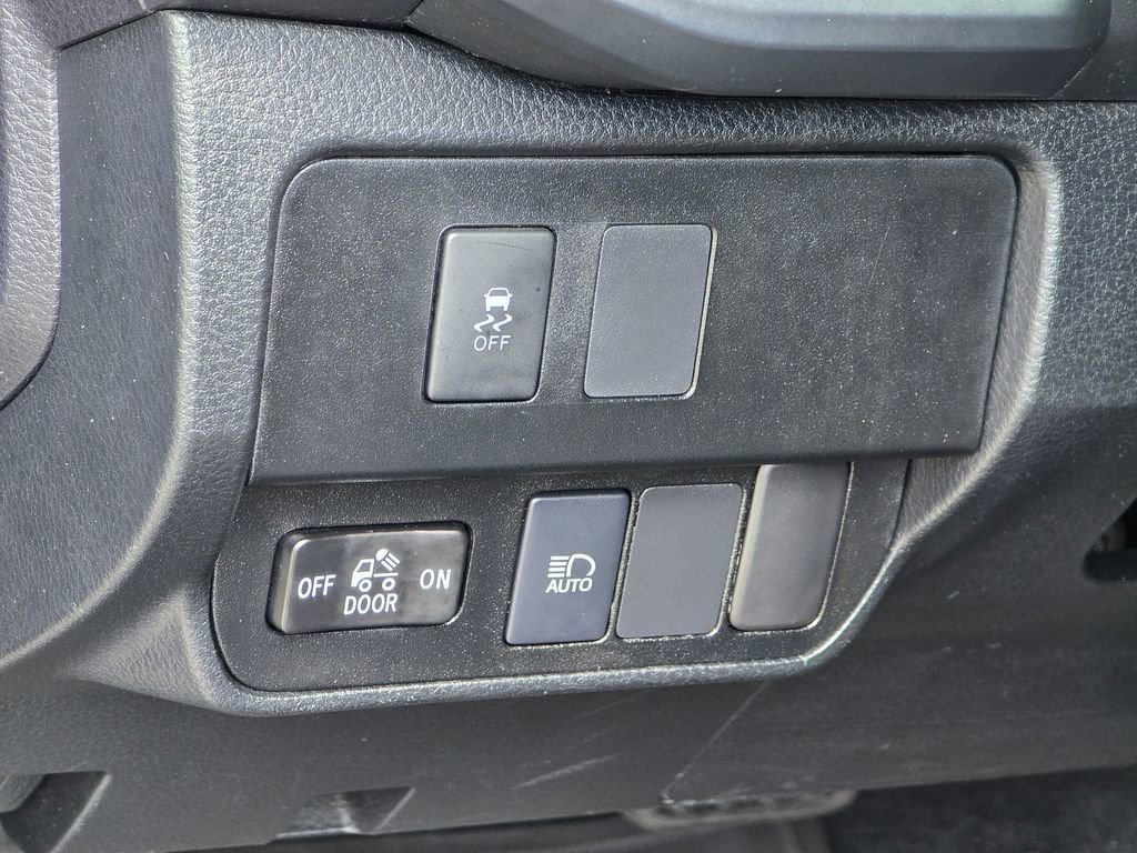 Used 2021 Toyota Tacoma SR AWD/4WD image 36