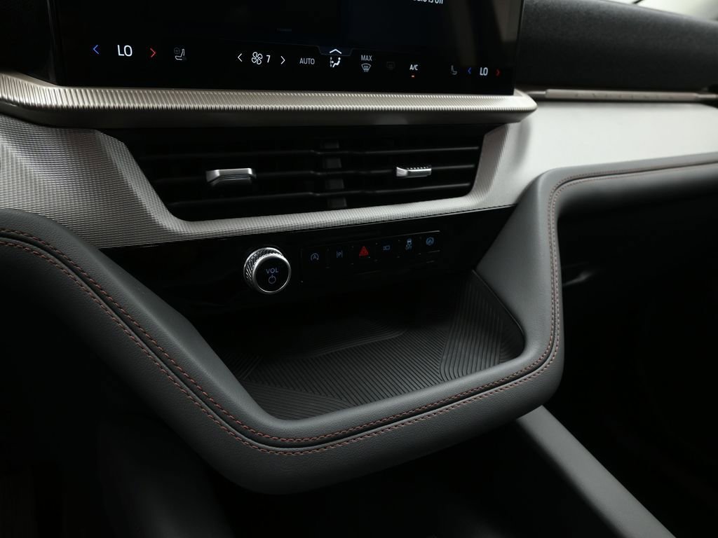 New 2025 Ford Explorer Active w/ Active Comfort Package image 15