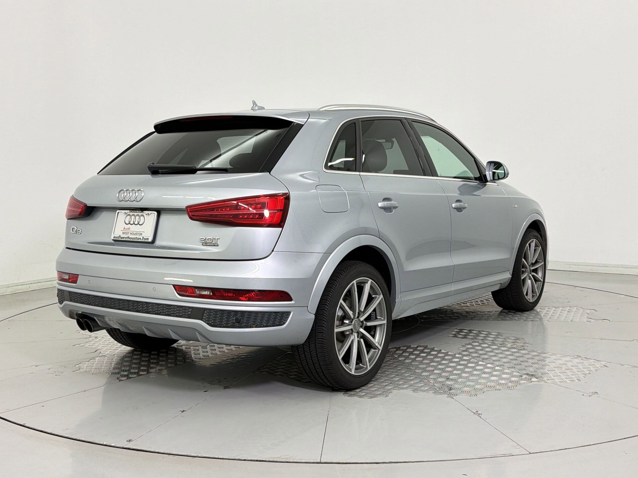 Used 2018 Audi Q3 2.0T Premium Plus w/ Premium Plus Package AWD/4WD image 9