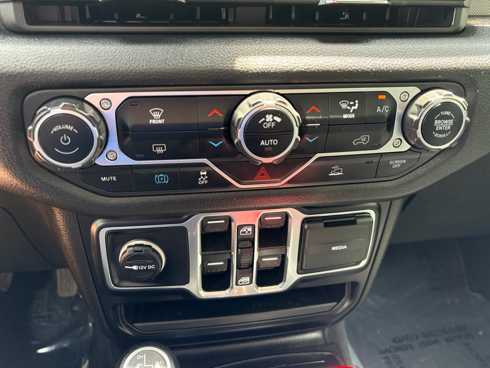 Used 2024 Jeep Wrangler Unlimited AWD/4WD image 16