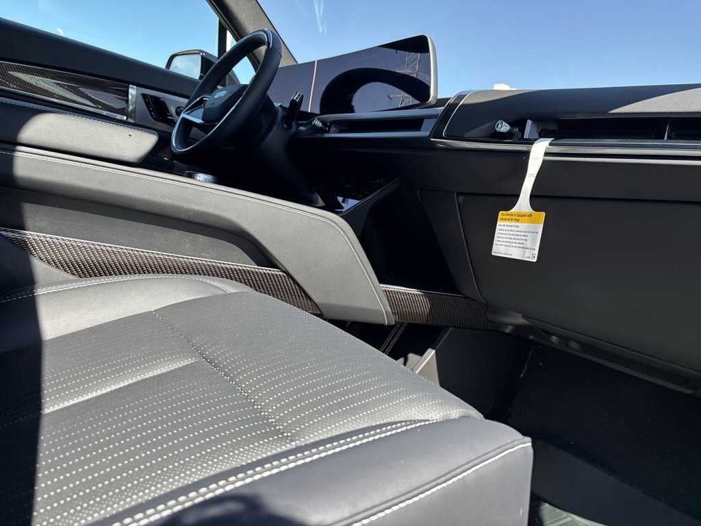 New 2027 Cadillac Vistiq Sport w/ LPO, Floor Liner Package AWD/4WD image 32