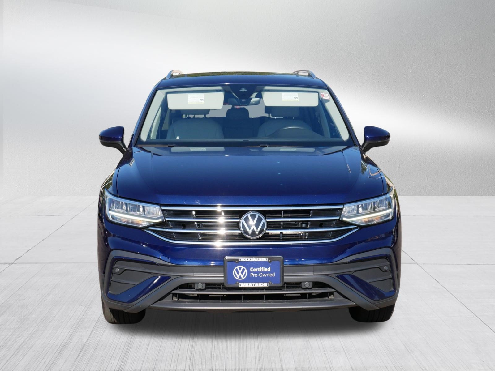 Certified 2023 Volkswagen Tiguan SE w/ Panoramic Sunroof Package AWD/4WD image 2