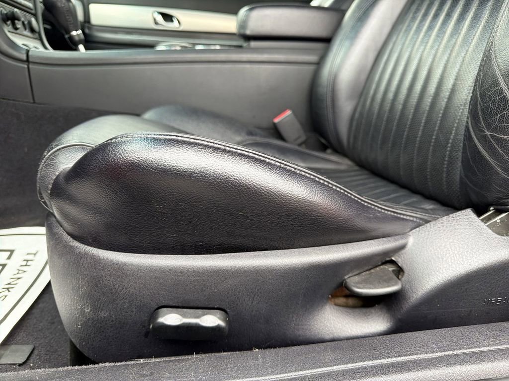 Used 2005 Ford Thunderbird image 14