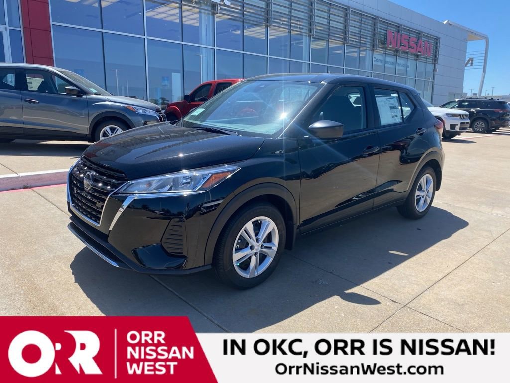 New 2025 Nissan Kicks Play S