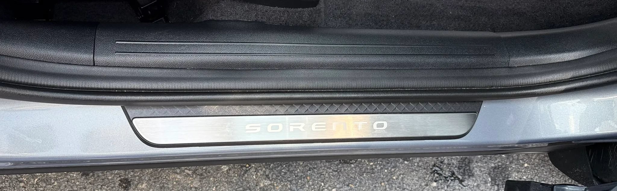 Used 2025 Kia Sorento SX AWD/4WD image 44