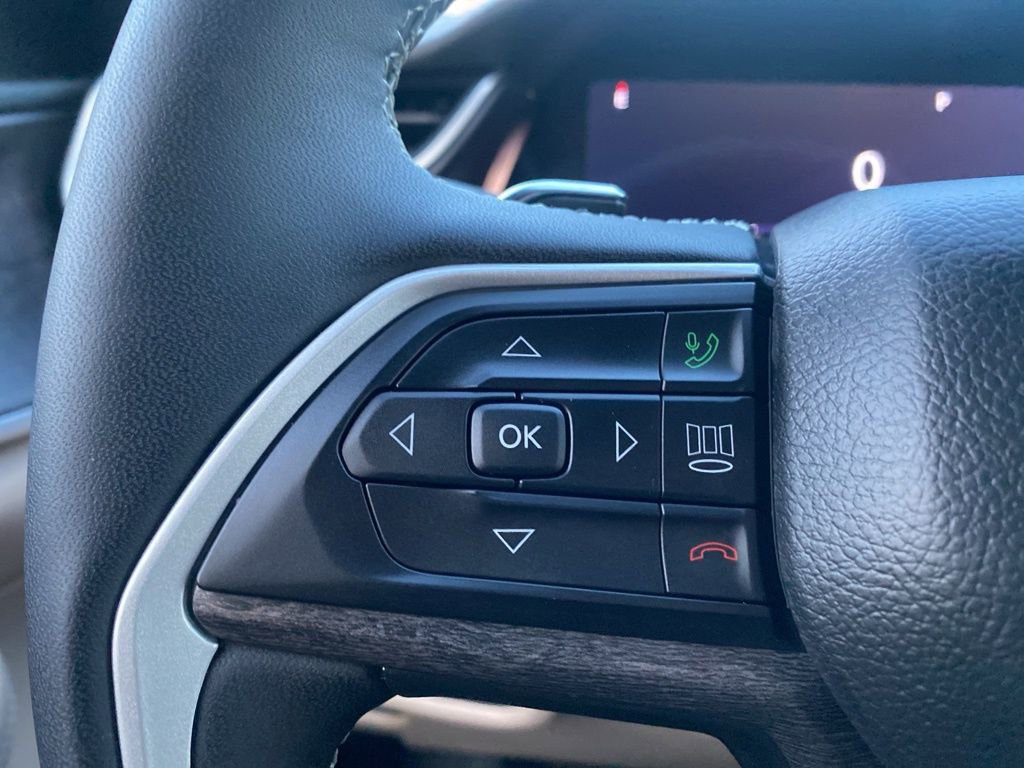 Used 2023 Jeep Grand Cherokee Limited image 17