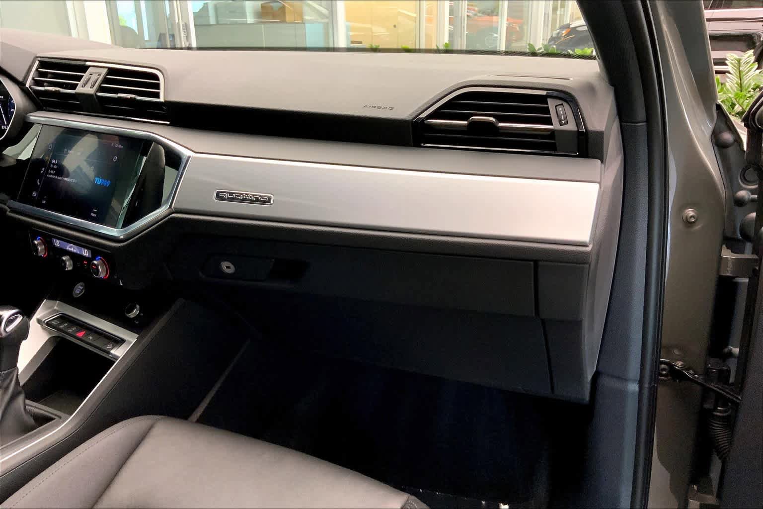 Used 2020 Audi Q3 2.0T Premium w/ Convenience Package AWD/4WD image 19