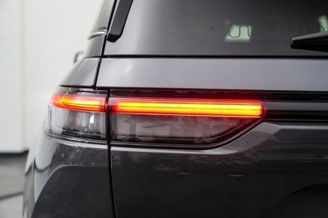 Used 2023 Jeep Grand Cherokee Summit image 14