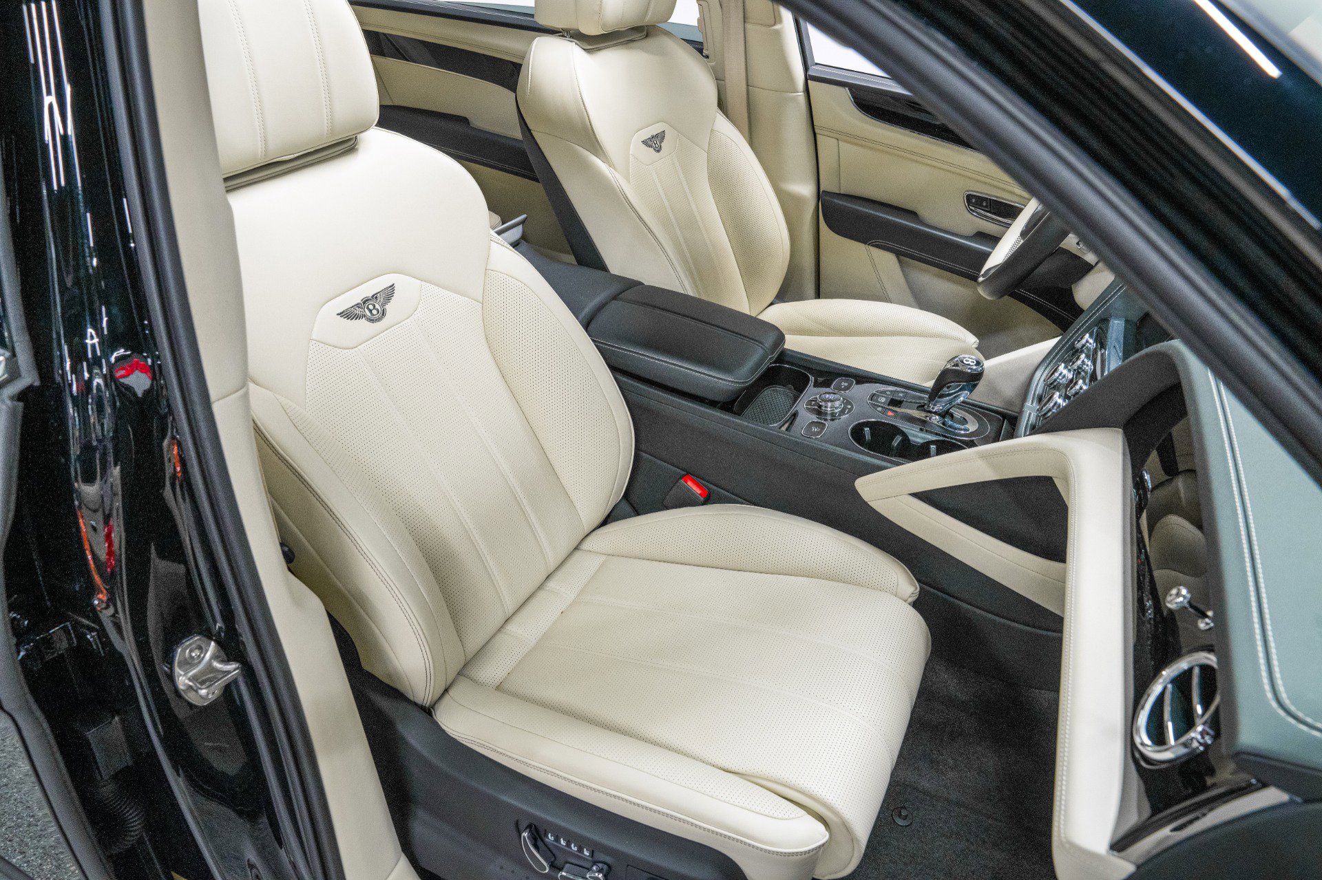 Used 2024 Bentley Bentayga Extended Wheelbase image 22