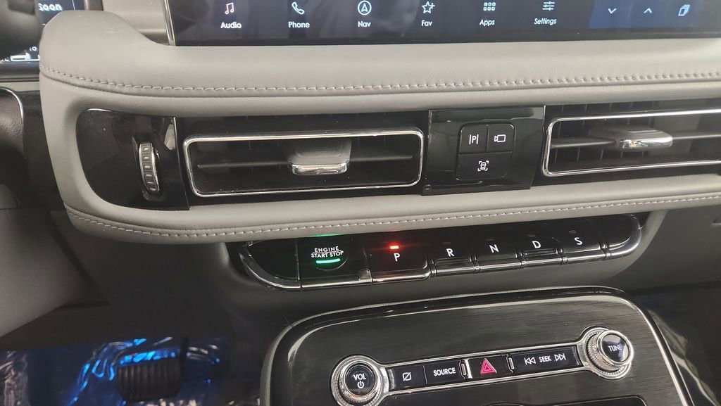 Used 2022 Lincoln Nautilus Reserve image 22