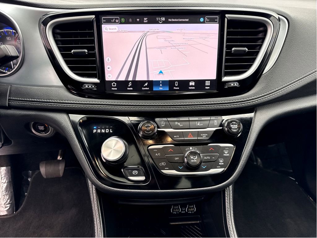 Used 2025 Chrysler Pacifica Limited image 20