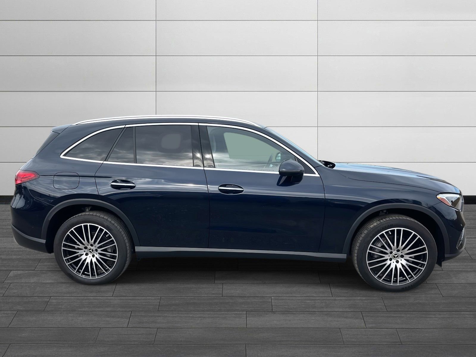 Certified 2024 Mercedes-Benz GLC 300 image 2