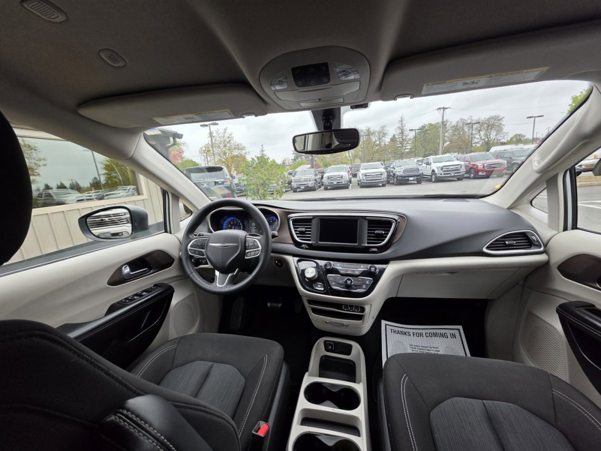 Used 2022 Chrysler Voyager LX FWD image 15