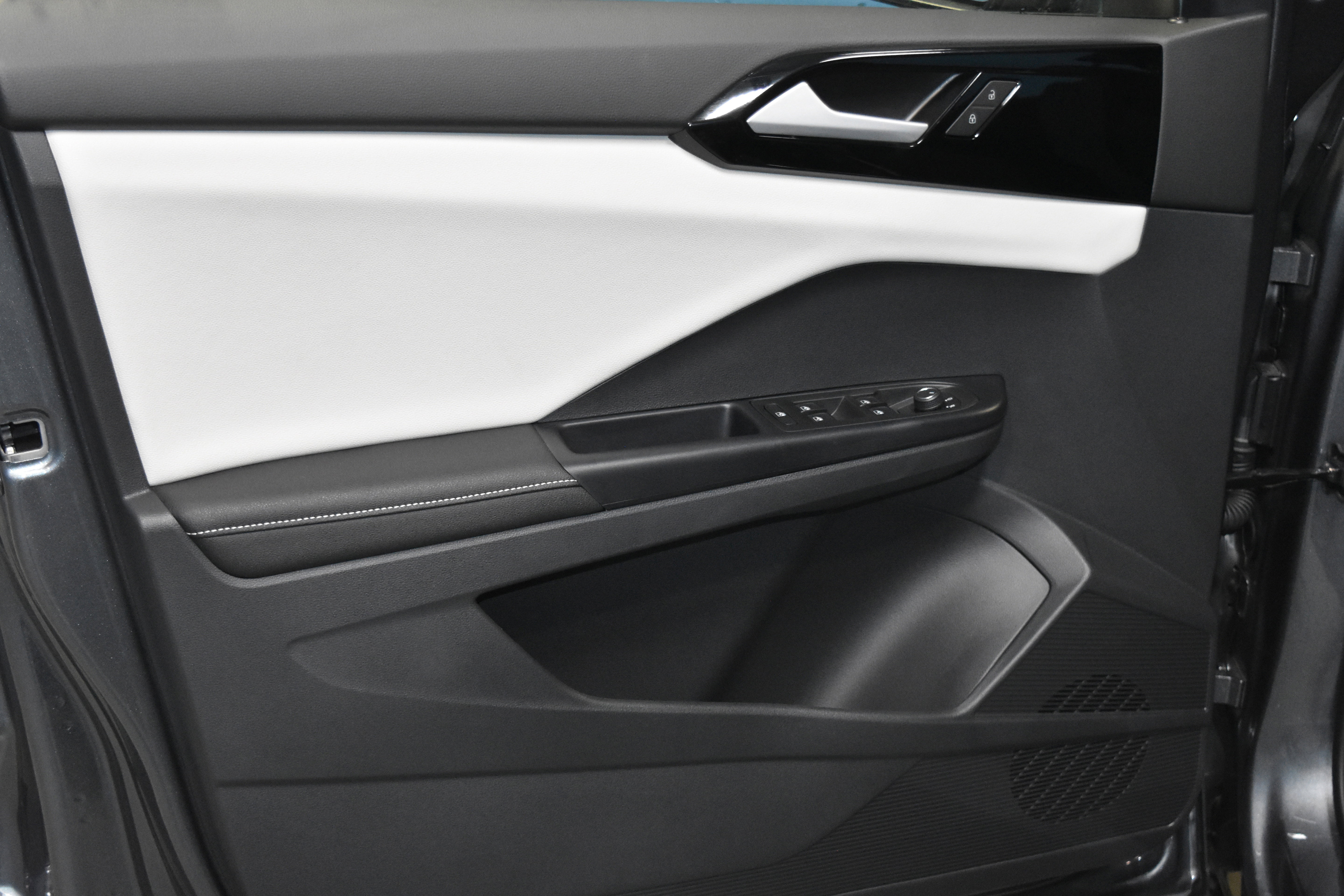 New 2026 Volkswagen Taos S image 3