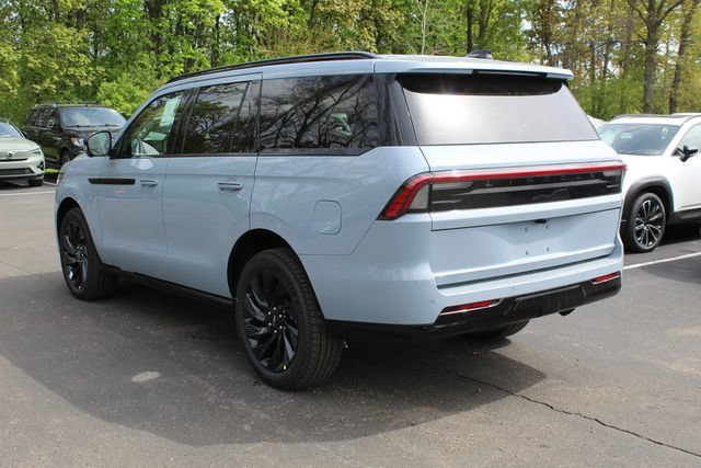 New 2026 Lincoln Navigator Reserve w/ Jet Appearance Package AWD/4WD image 5