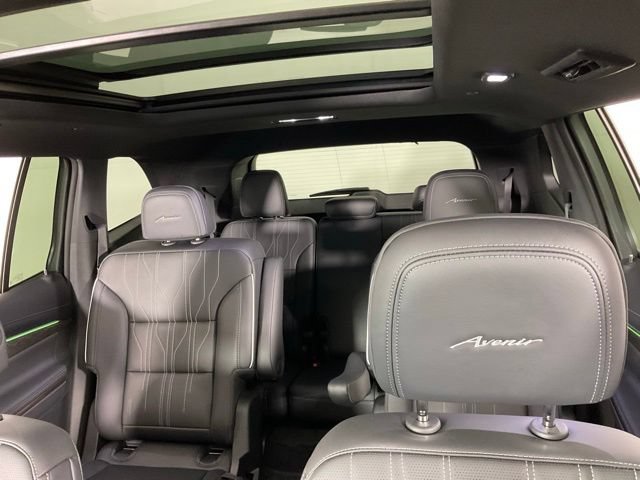 Used 2025 Buick Enclave Avenir w/ Super Cruise Package FWD image 40