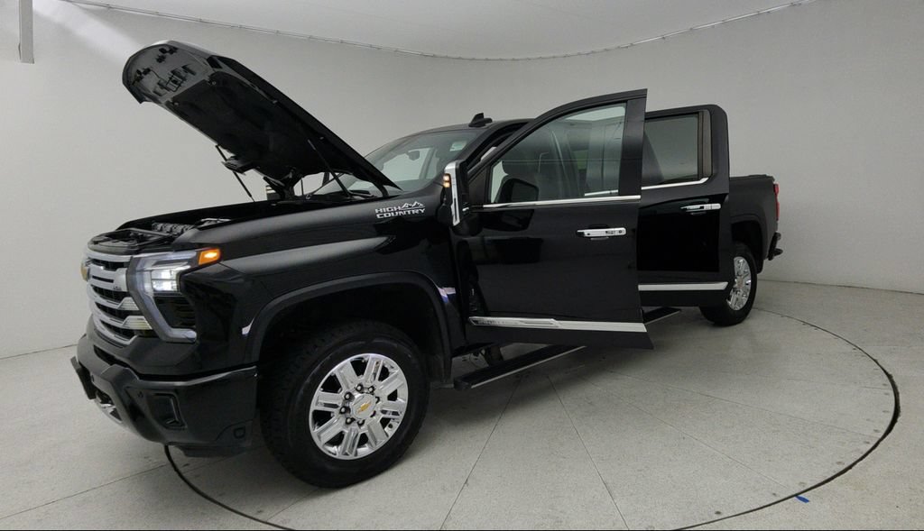 Used 2024 Chevrolet Silverado 2500 High Country w/ Technology Package AWD/4WD image 9