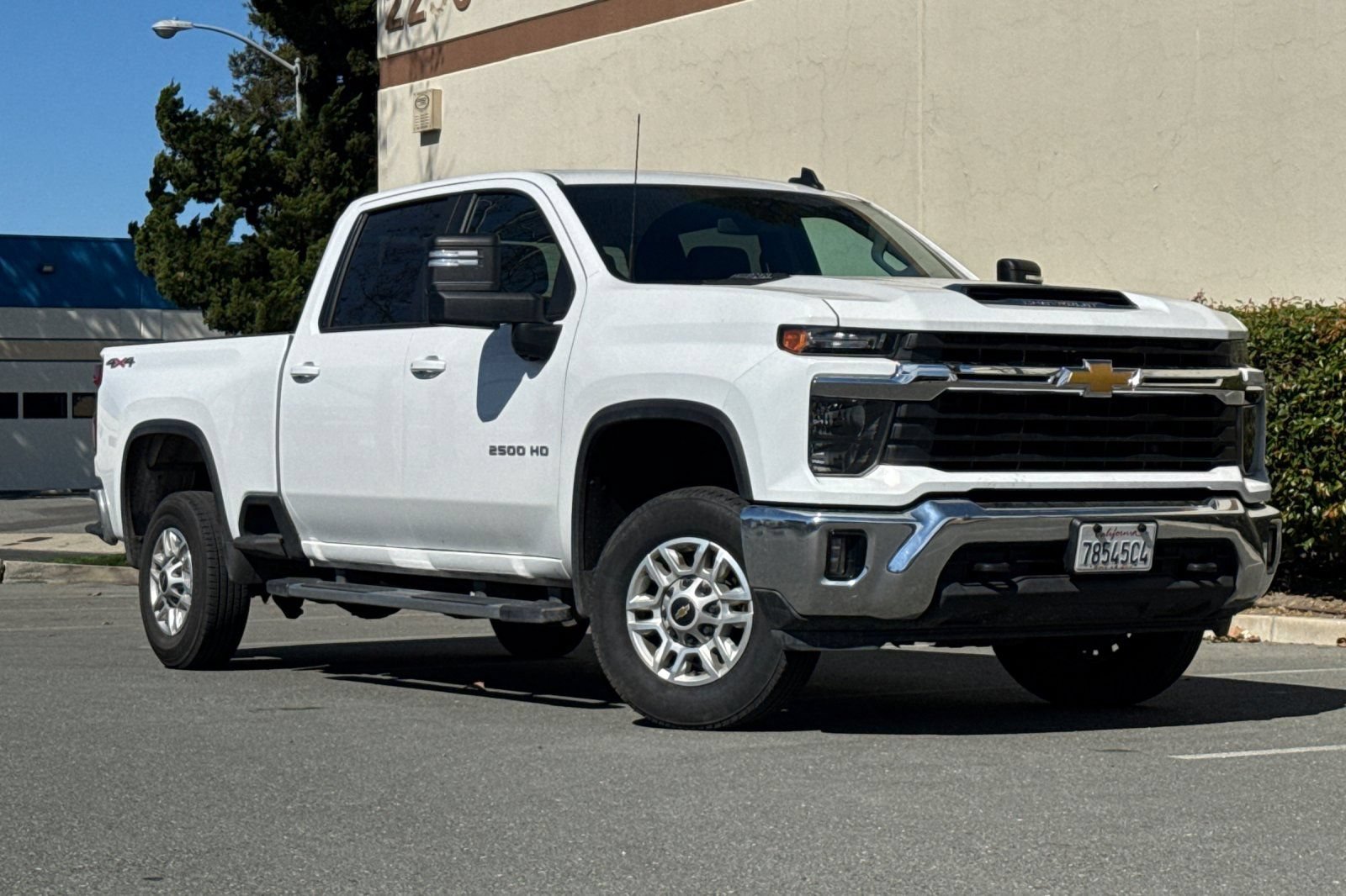 Used 2025 Chevrolet Silverado 2500 LT w/ Convenience Package AWD/4WD image 2