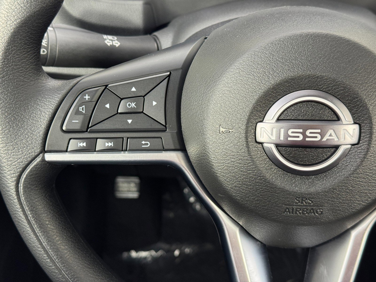 Used 2025 Nissan Leaf S image 19