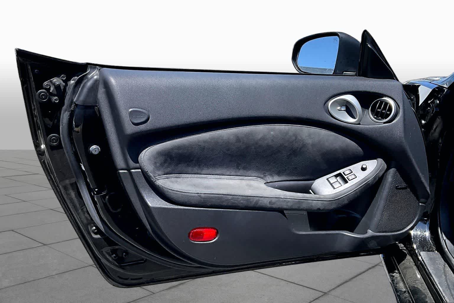 Used 2018 Nissan 370Z Touring Sport RWD image 21