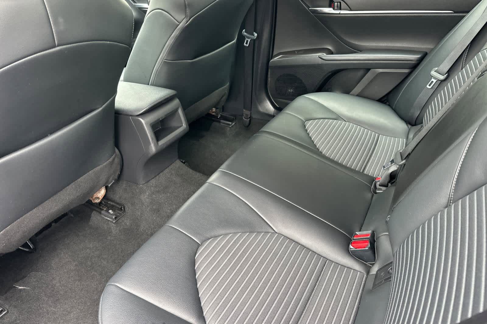 Used 2023 Toyota Camry SE image 4