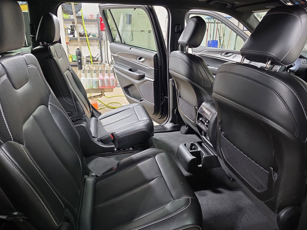 Used 2024 Jeep Grand Cherokee L Limited w/ Luxury Tech Group II image 11