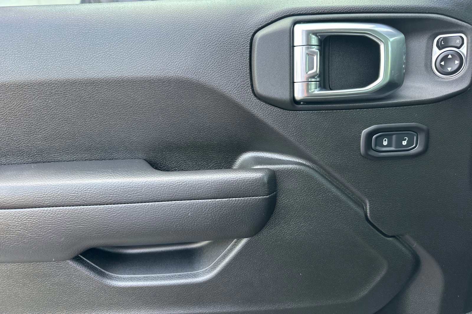 New 2025 Jeep Gladiator Mojave w/ Convenience Group image 11