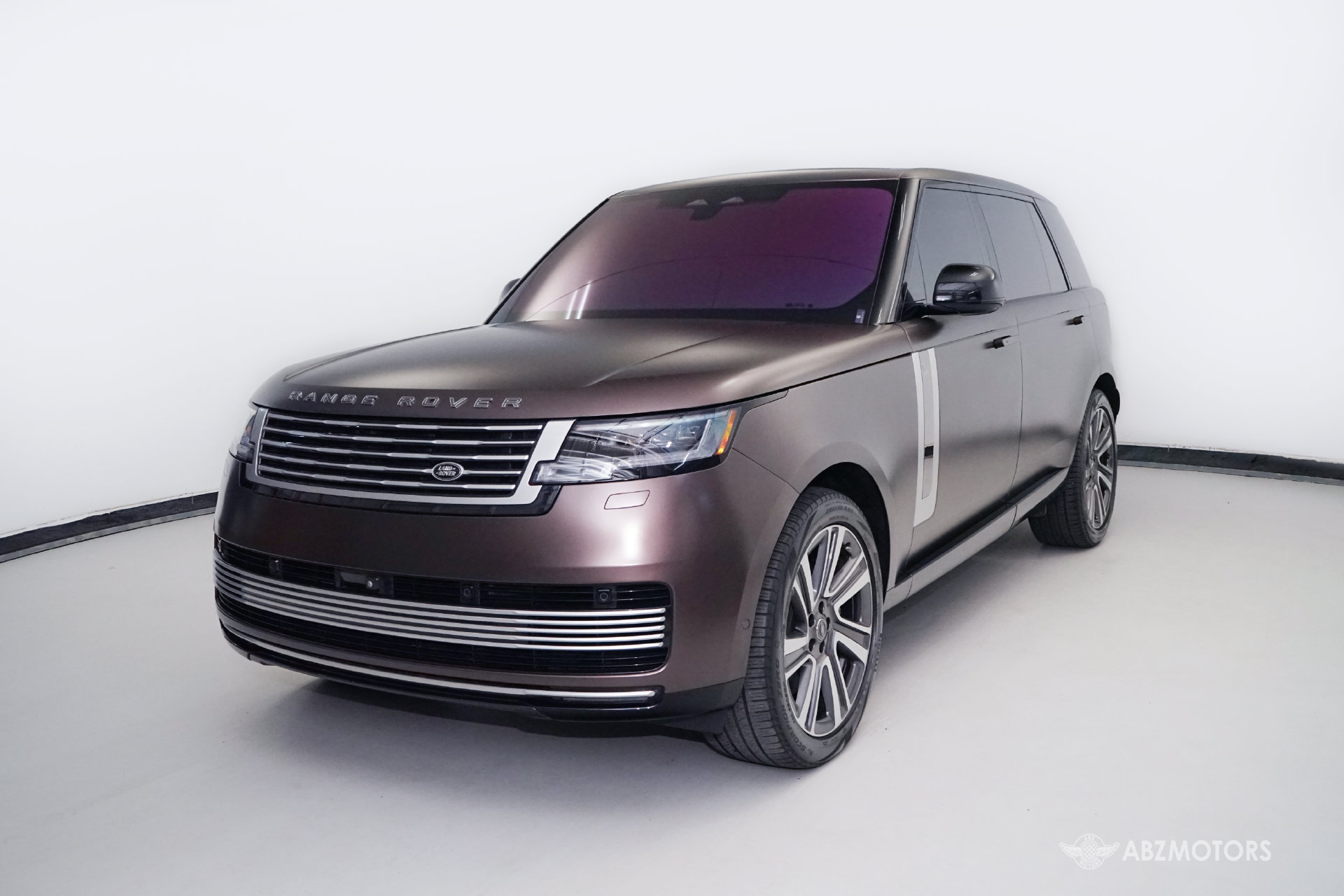 Used 2023 Land Rover Range Rover SV AWD/4WD image 2