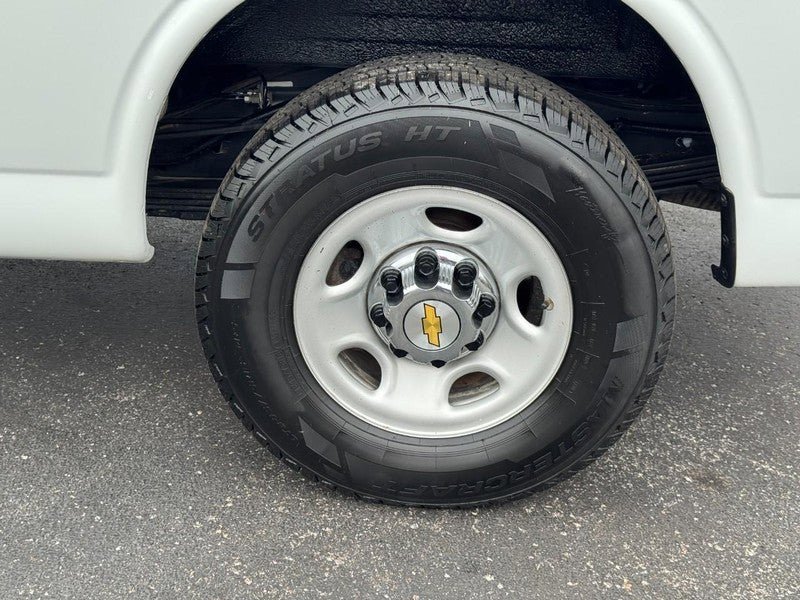 Used 2020 Chevrolet Express 3500 LT w/ LT Preferred Equipment Group RWD image 8